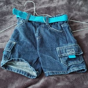 Shorts with blue belt